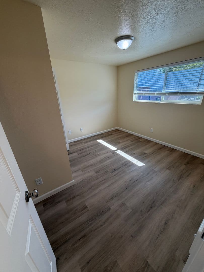 Albany Apartment: 2215 Elm St SW