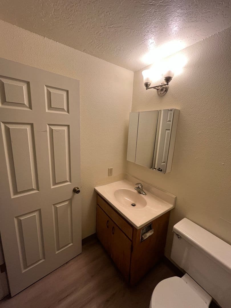 Eugene Apartment: 1668 Ferry St - 08