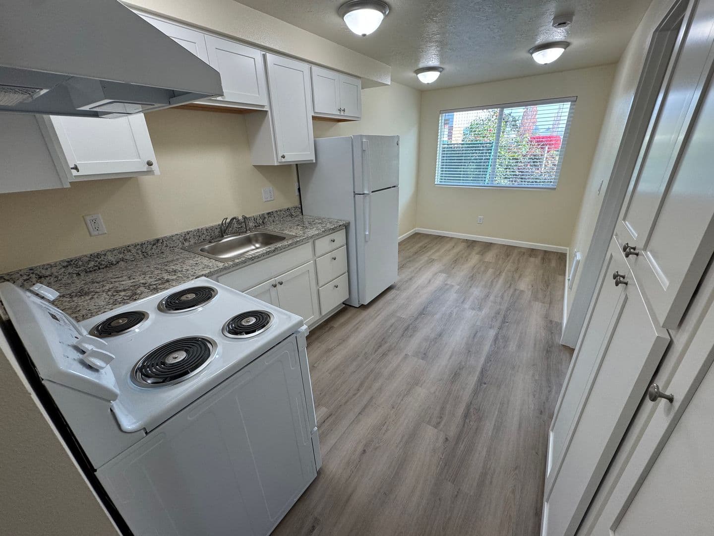 Albany Apartment: 2215 Elm St SW