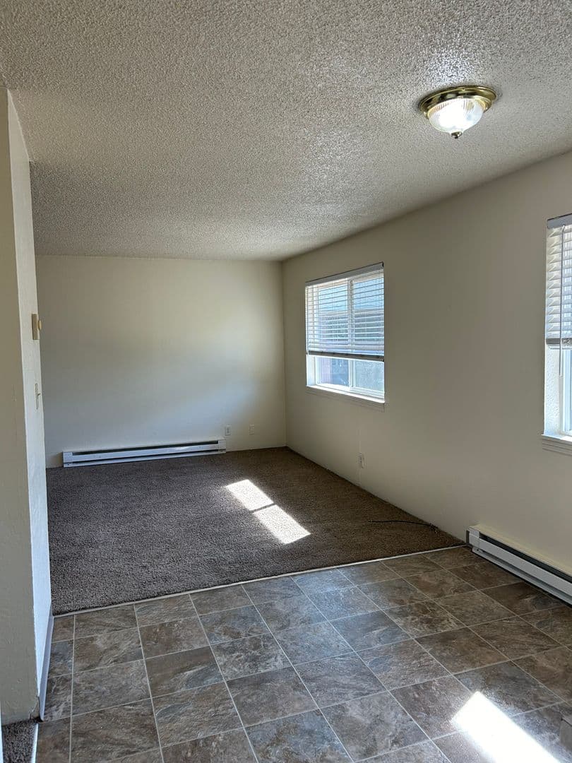 Albany Apartment: 638 32nd Ave SE #8