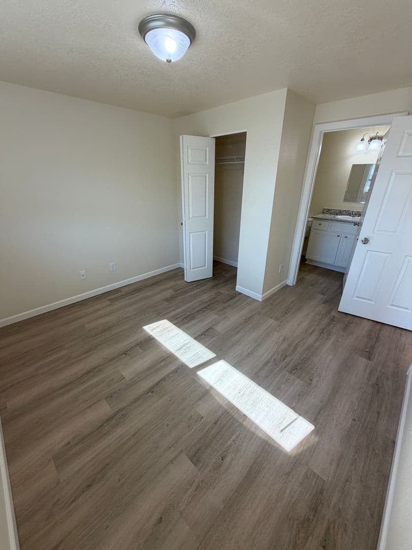 Albany Apartment: 2215 Elm St SW