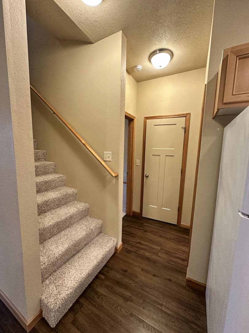 Eugene Apartment: 82 East 19th Alley