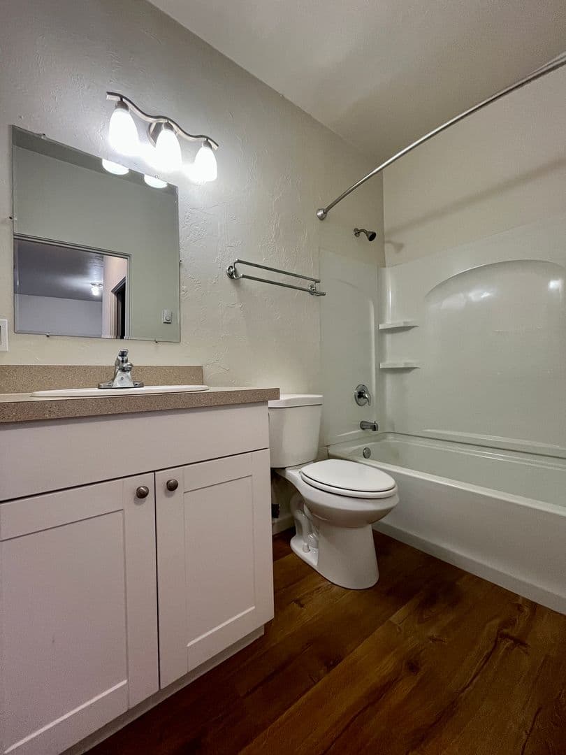 Eugene Apartment: 1247  W. 6th #05