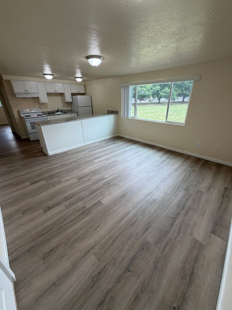Albany Apartment: 2215 Elm St SW