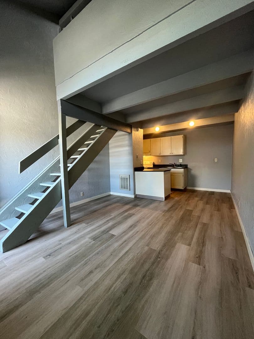 Eugene Apartment: 95 W 15th  # 30