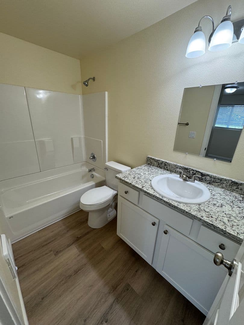 Albany Apartment: 2215 Elm St SW
