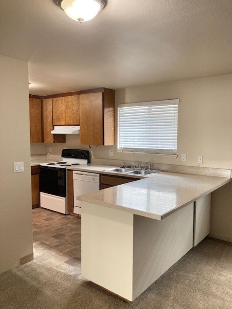 Corvallis Apartment: 1407 NW Kings Blvd.