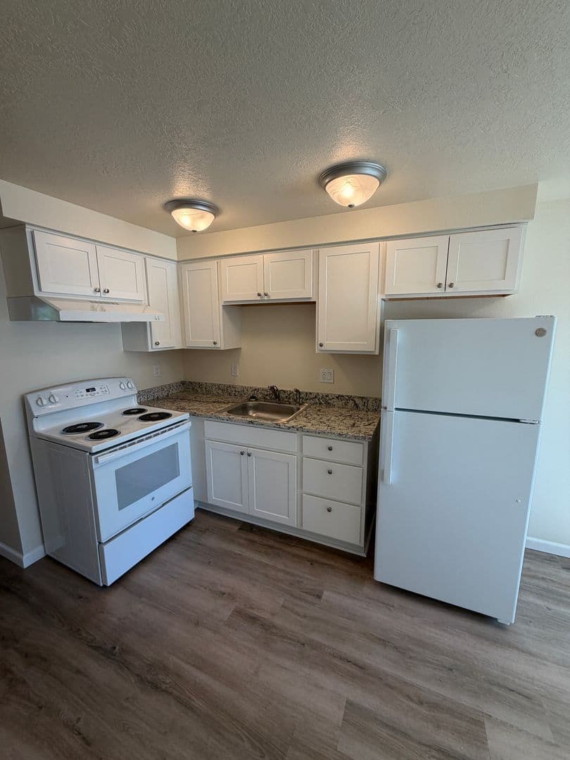 Albany Apartment: 2215 Elm St SW