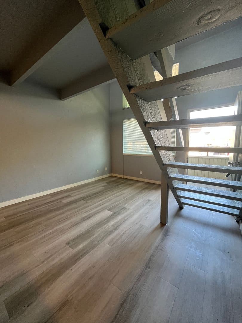 Eugene Apartment: 95 W 15th  # 30