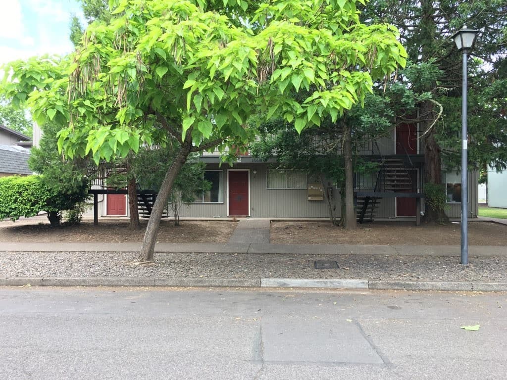 Eugene Apartment: 1668 Ferry St - 08