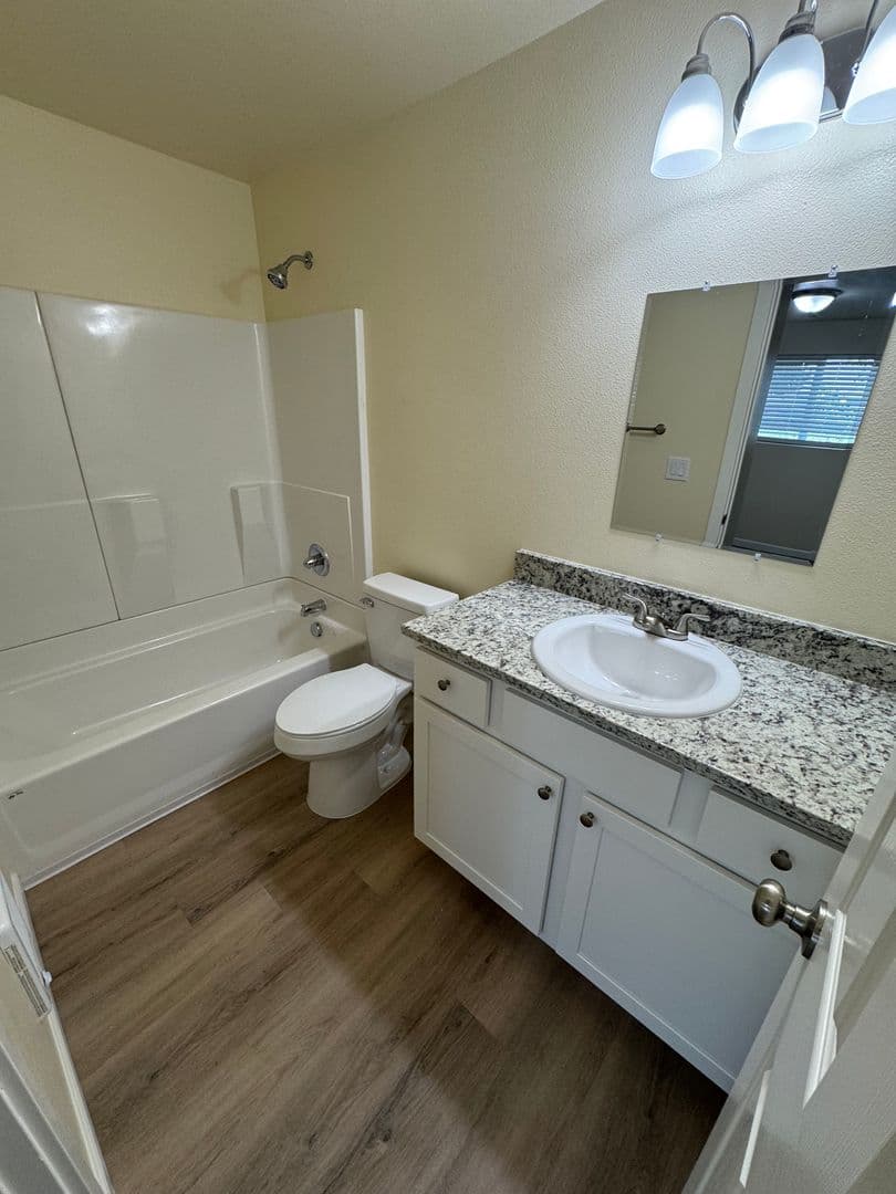 Albany Apartment: 2215 Elm St SW