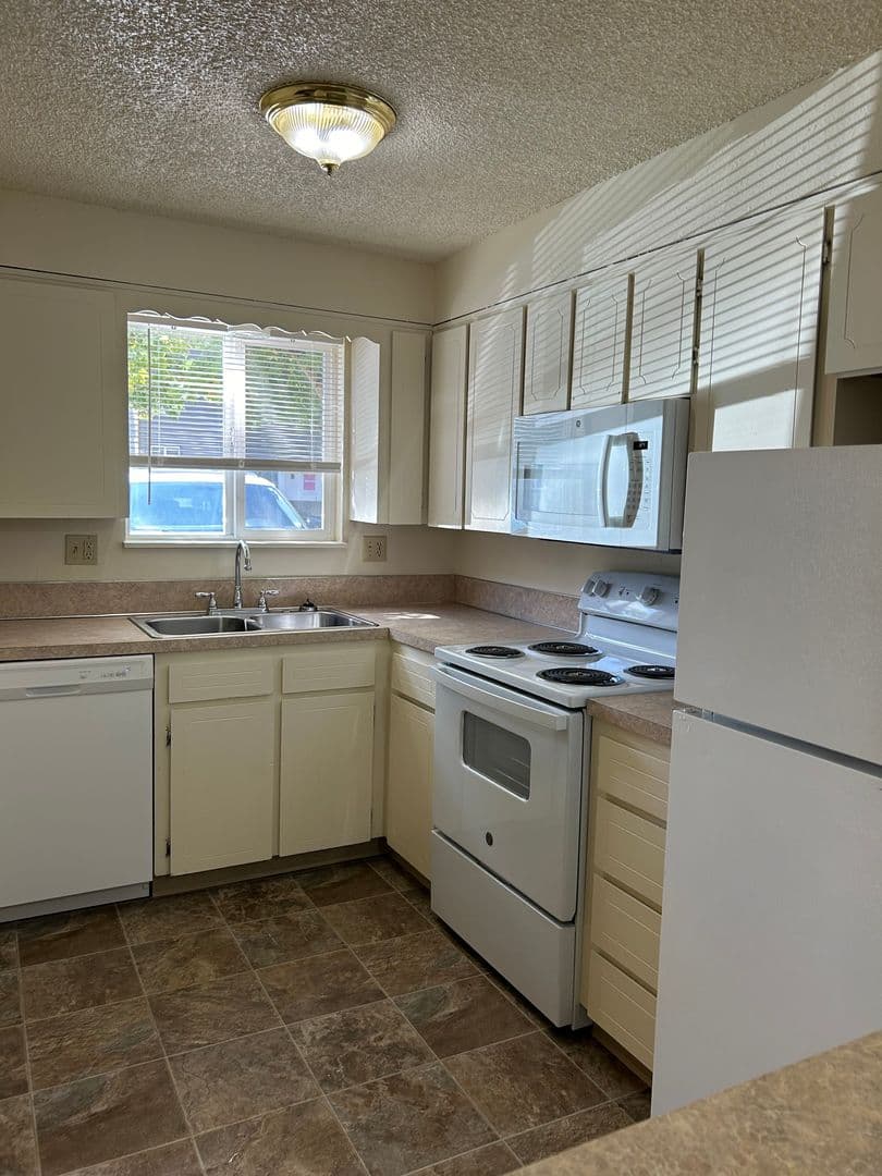 Albany Apartment: 505 27th Ave., SE #31