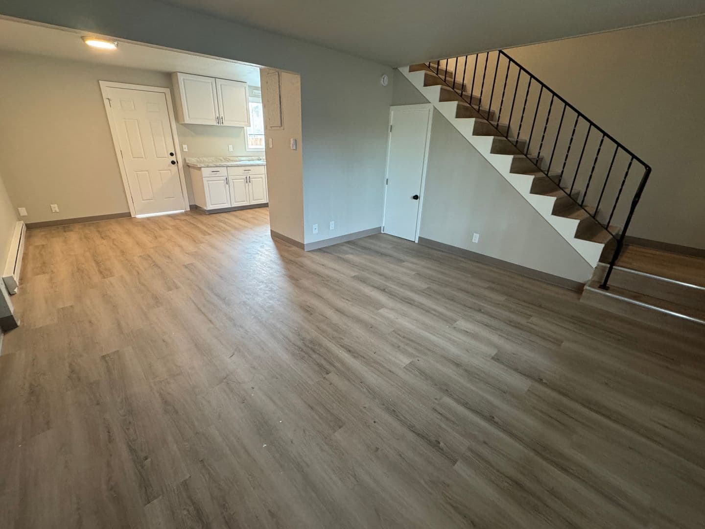 Philomath Apartment: 1716 Applegate Street, #3