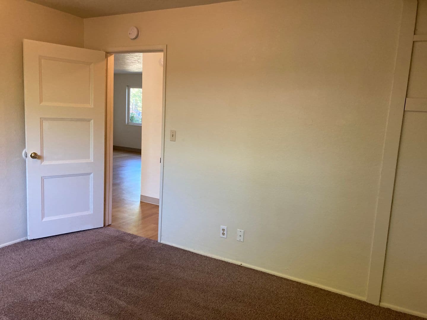 Eugene Apartment: 1671 Ferry St. #09