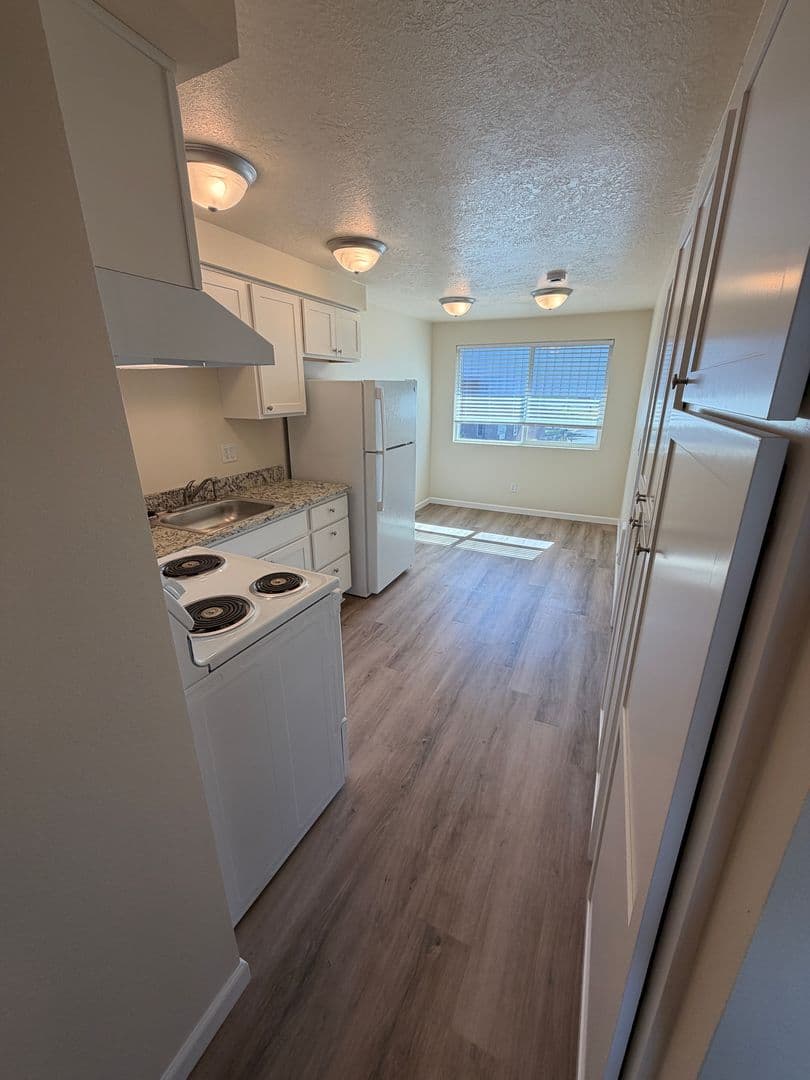 Albany Apartment: 2215 Elm St SW