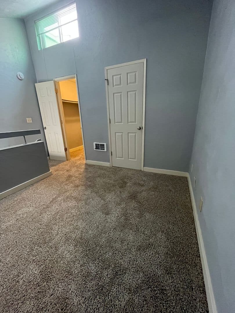 Eugene Apartment: 95 W 15th  # 30