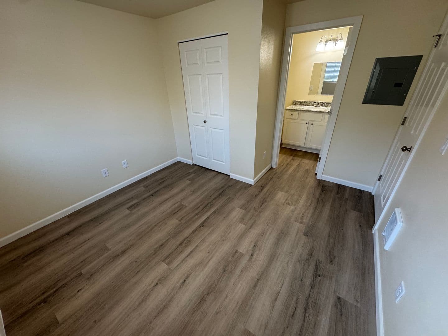 Albany Apartment: 2215 Elm St SW