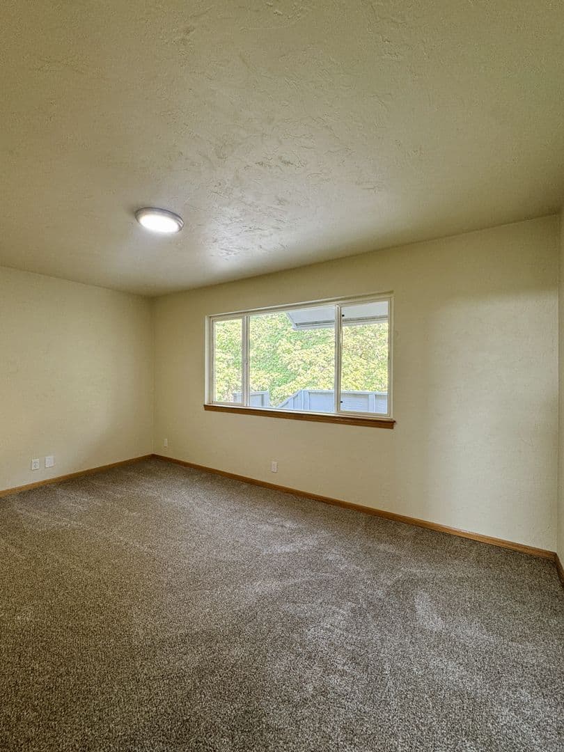Eugene Apartment: 88 Lincoln St