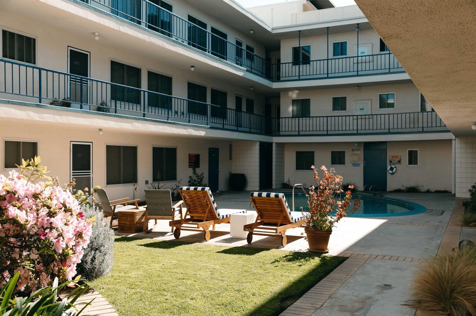 LOS ANGELES Apartment: 8717 DELGANY AVENUE