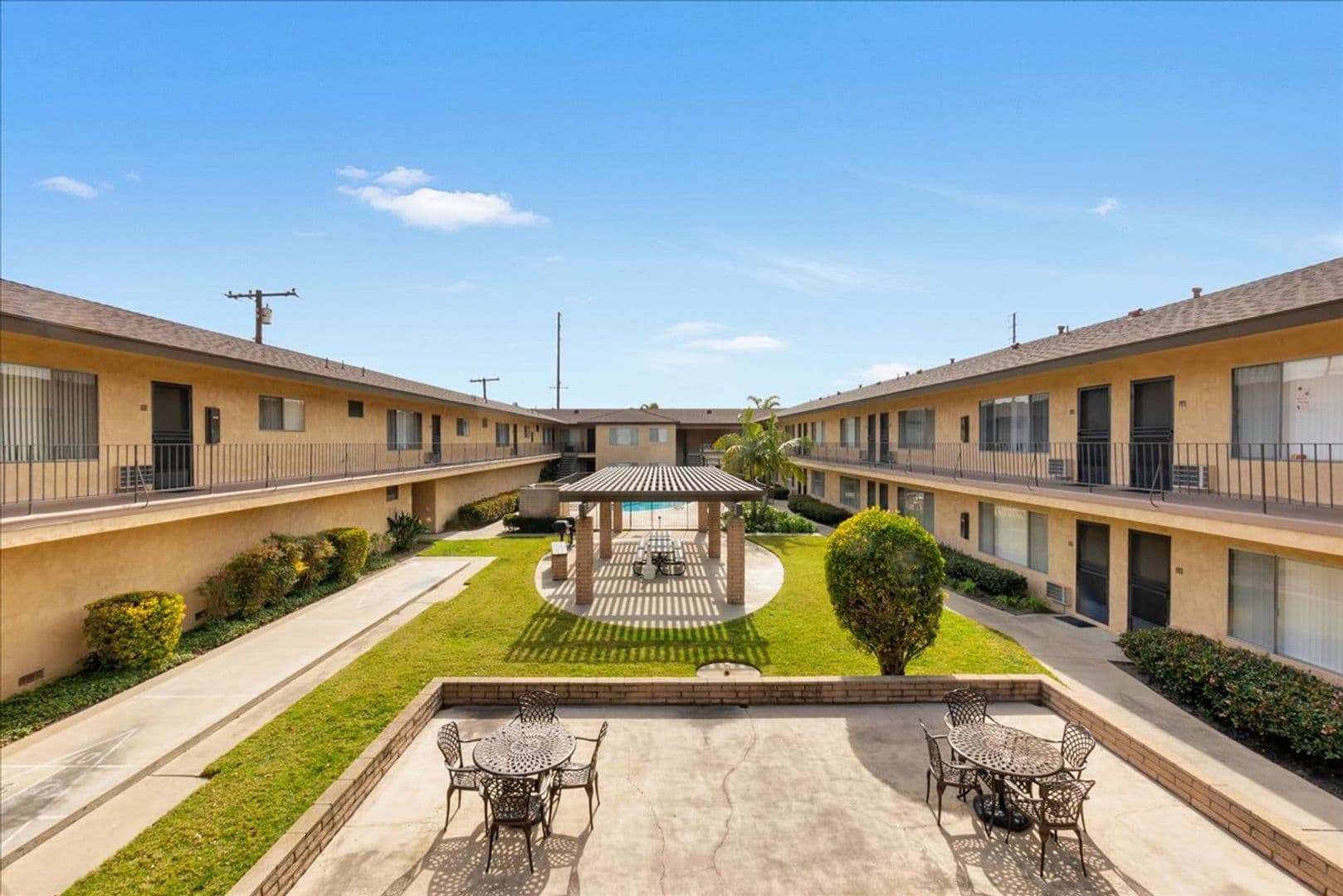 ANAHEIM Apartment: 2341 W. CRESCENT AVE.