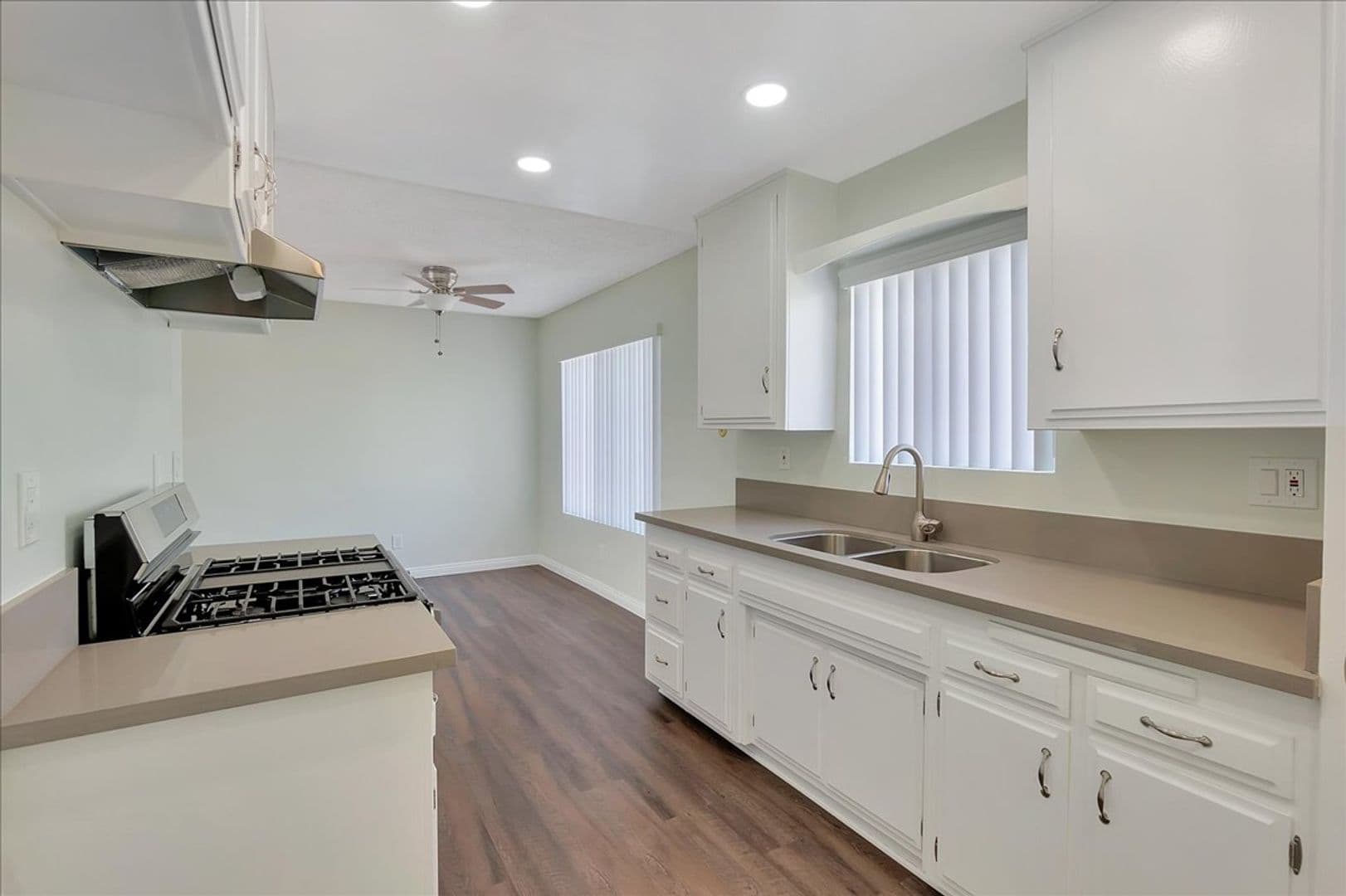 ANAHEIM Apartment: 2341 W. CRESCENT AVE.
