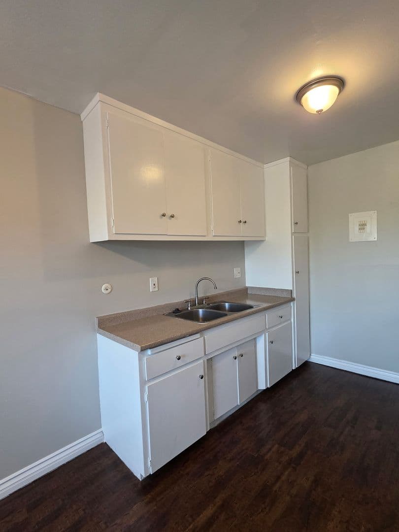 BUENA PARK Apartment: 5882 FULLERTON AVENUE