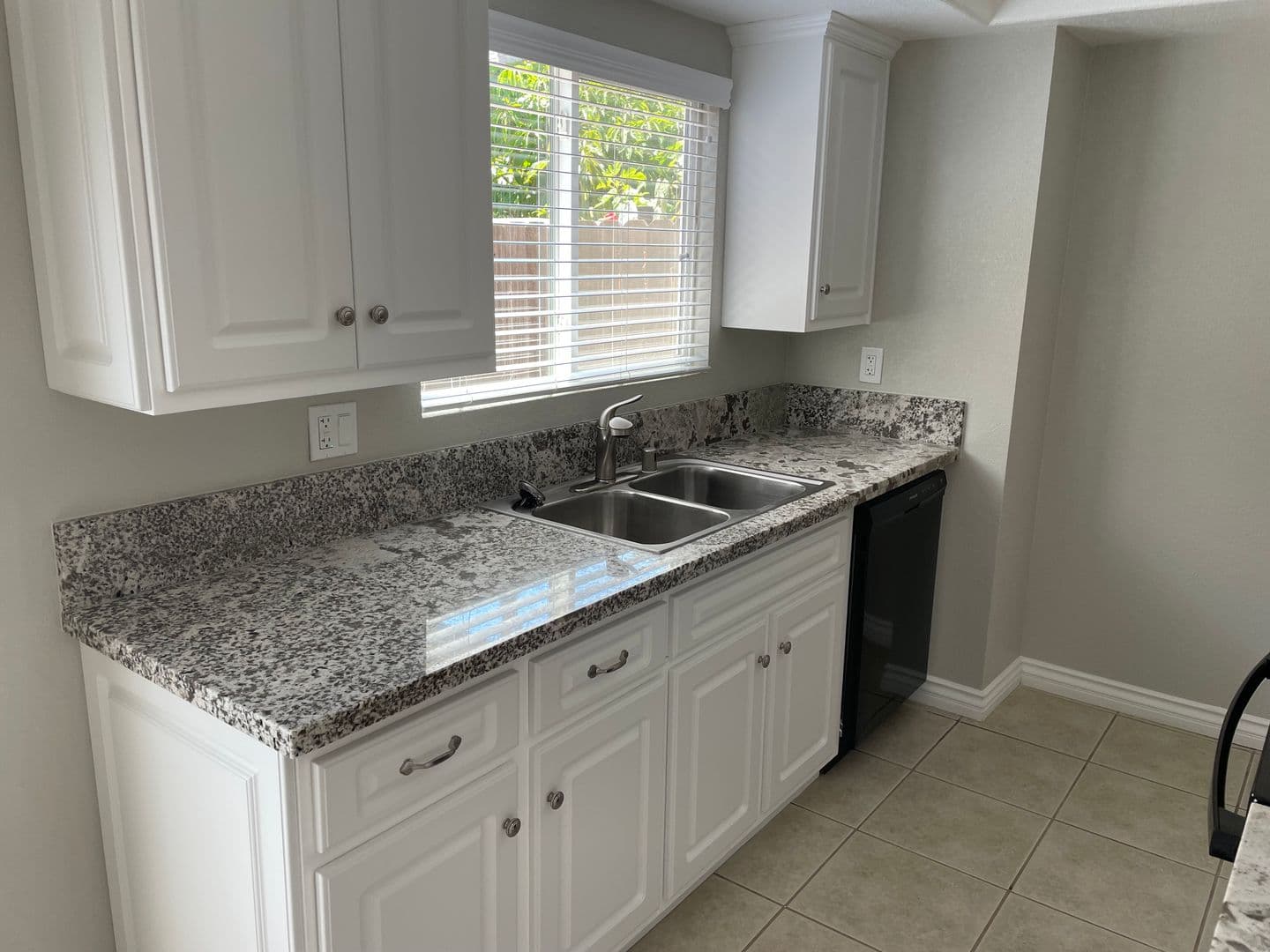 TUSTIN Apartment: 14382 REDHILL AVE