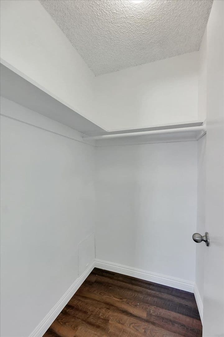ANAHEIM Apartment: 2341 W. CRESCENT AVE.