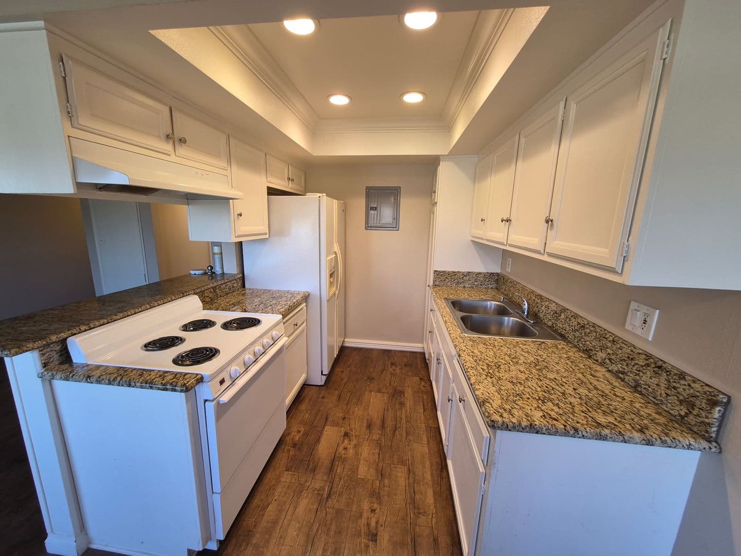 ANAHEIM Apartment: 3700 W. MUNGALL DR.