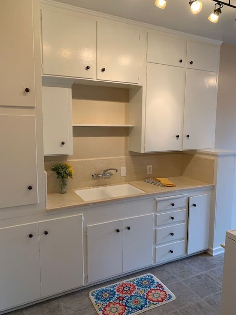 LONG BEACH Apartment: 3314 - 3330 E 2ND ST.
