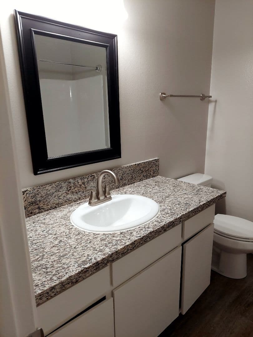 TUSTIN Apartment: 14382 REDHILL AVE