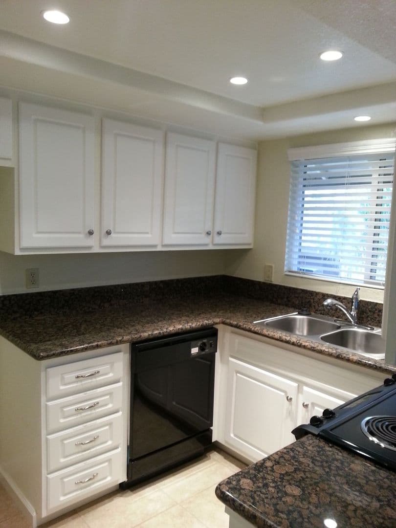 TUSTIN Apartment: 14382 REDHILL AVE