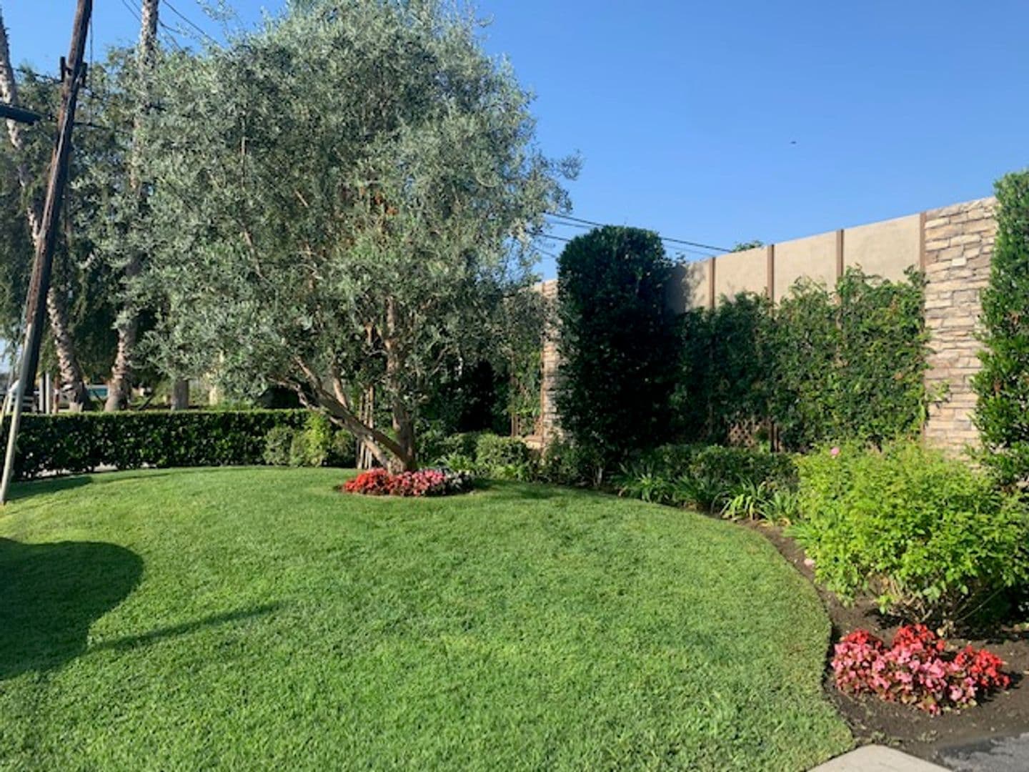 DOWNEY Apartment: 10333-35 LA REINA AVE.