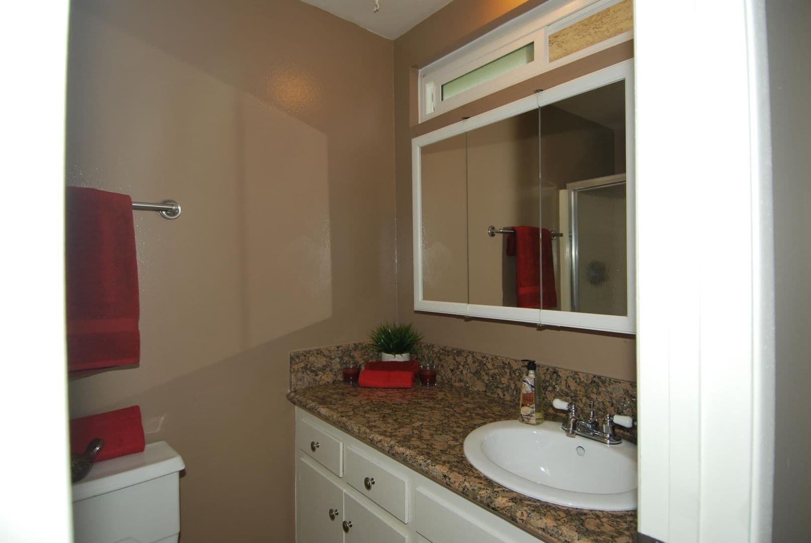 DOWNEY Apartment: 10437 LA REINA AVE.