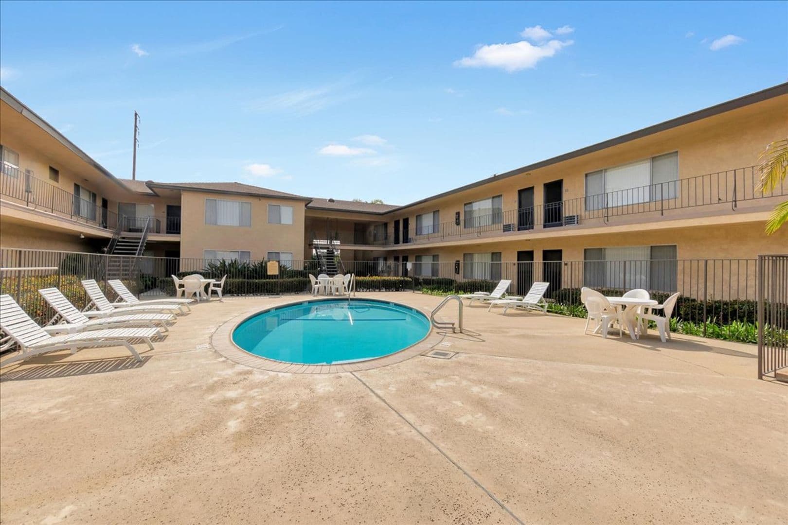 ANAHEIM Apartment: 2341 W. CRESCENT AVE.