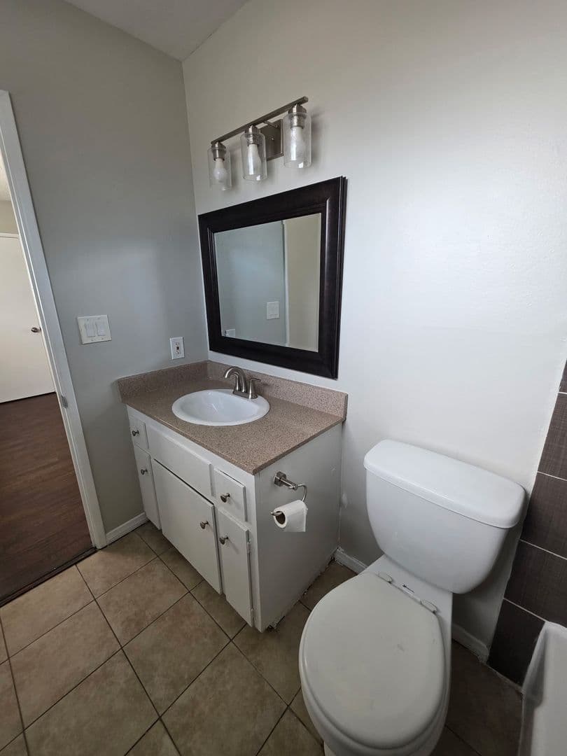 BUENA PARK Apartment: 5882 FULLERTON AVENUE