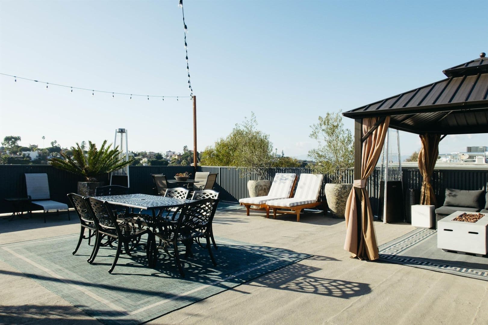 LOS ANGELES Apartment: 8717 DELGANY AVENUE