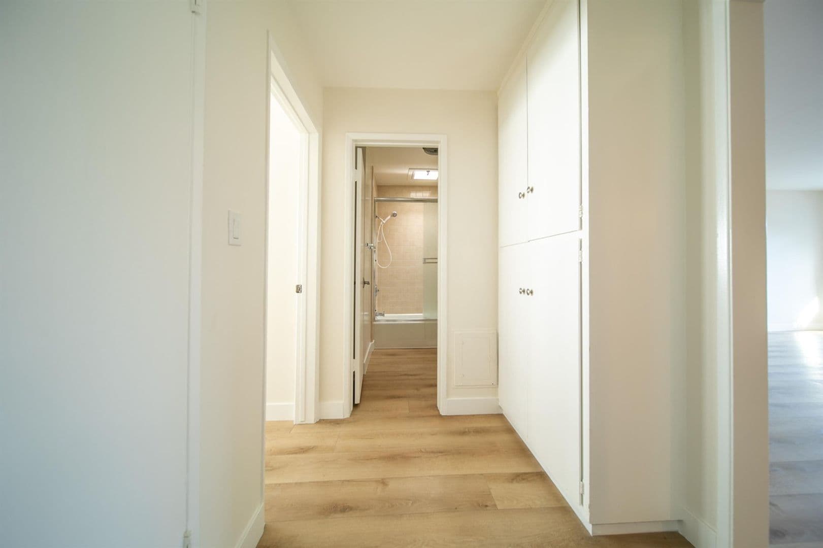 LOS ANGELES Apartment: 8717 DELGANY AVENUE