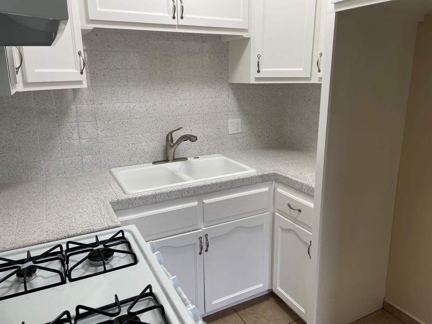 DOWNEY Apartment: 10333-35 LA REINA AVE.