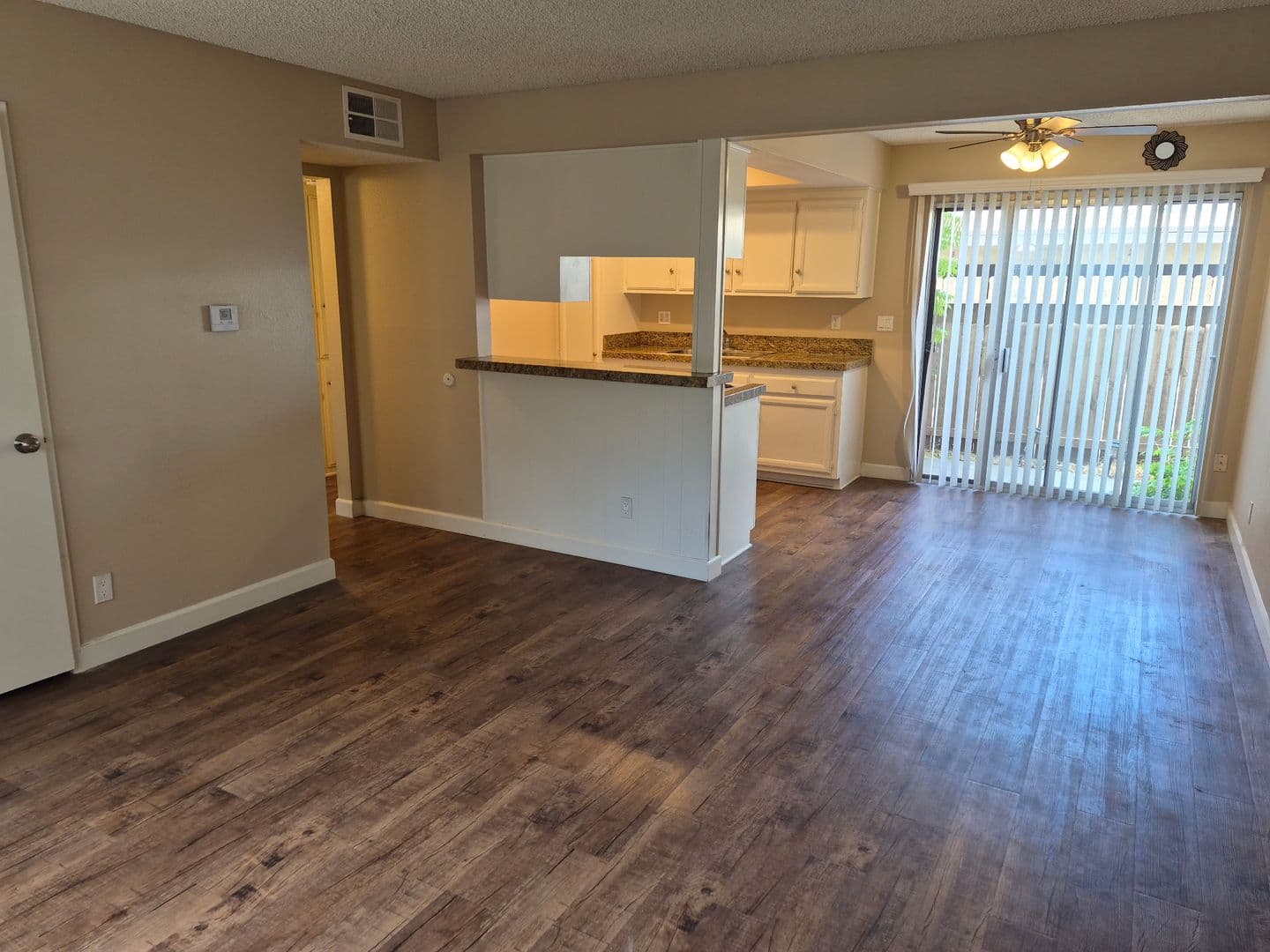 ANAHEIM Apartment: 3700 W. MUNGALL DR.