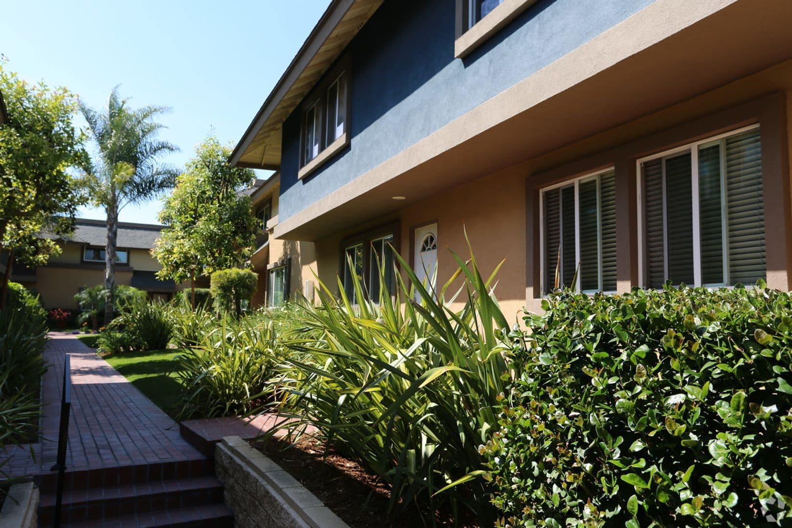 TUSTIN Apartment: 14382 REDHILL AVE