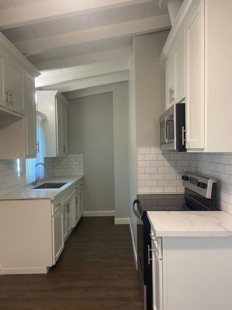 DOWNEY Apartment: 12848 - 12906 LAKEWOOD BLVD
