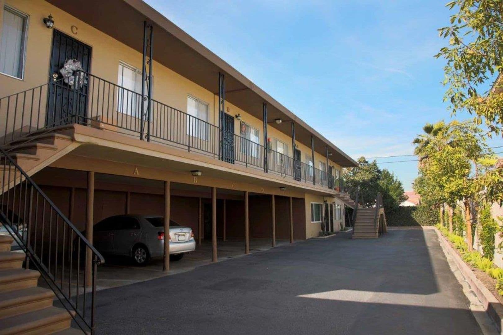 DOWNEY Apartment: 10333-35 LA REINA AVE.