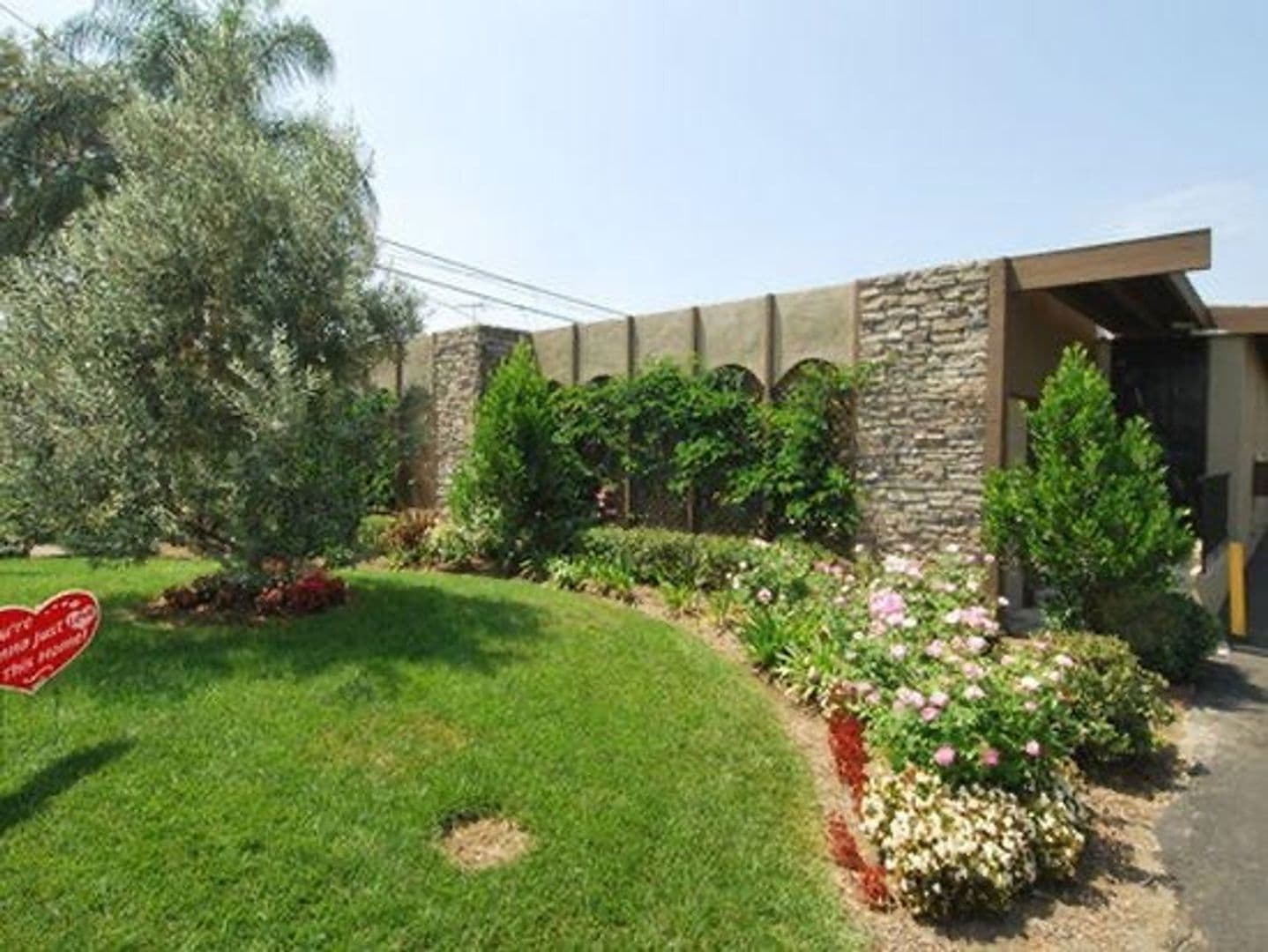 DOWNEY Apartment: 10333-35 LA REINA AVE.