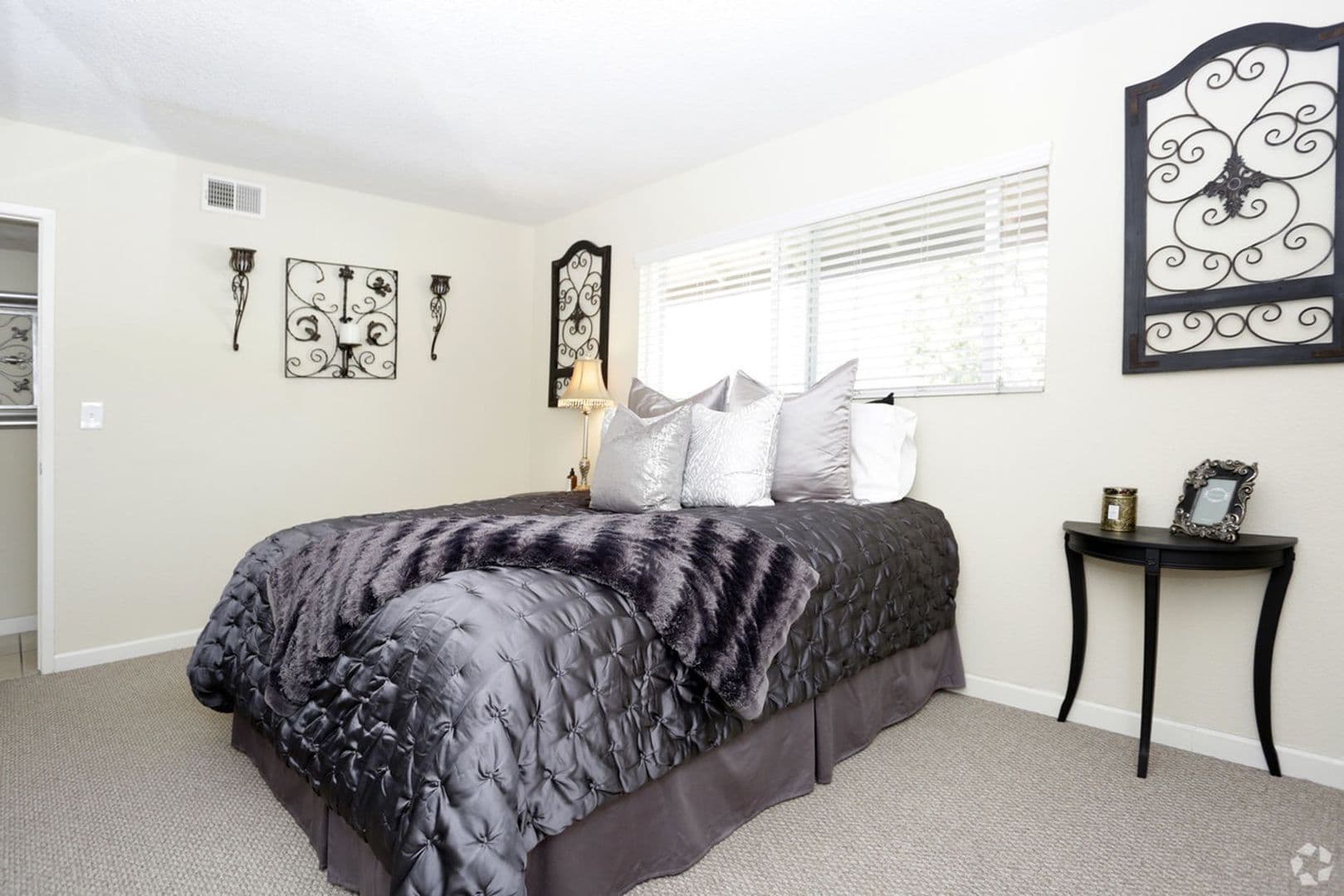 TUSTIN Apartment: 14382 REDHILL AVE