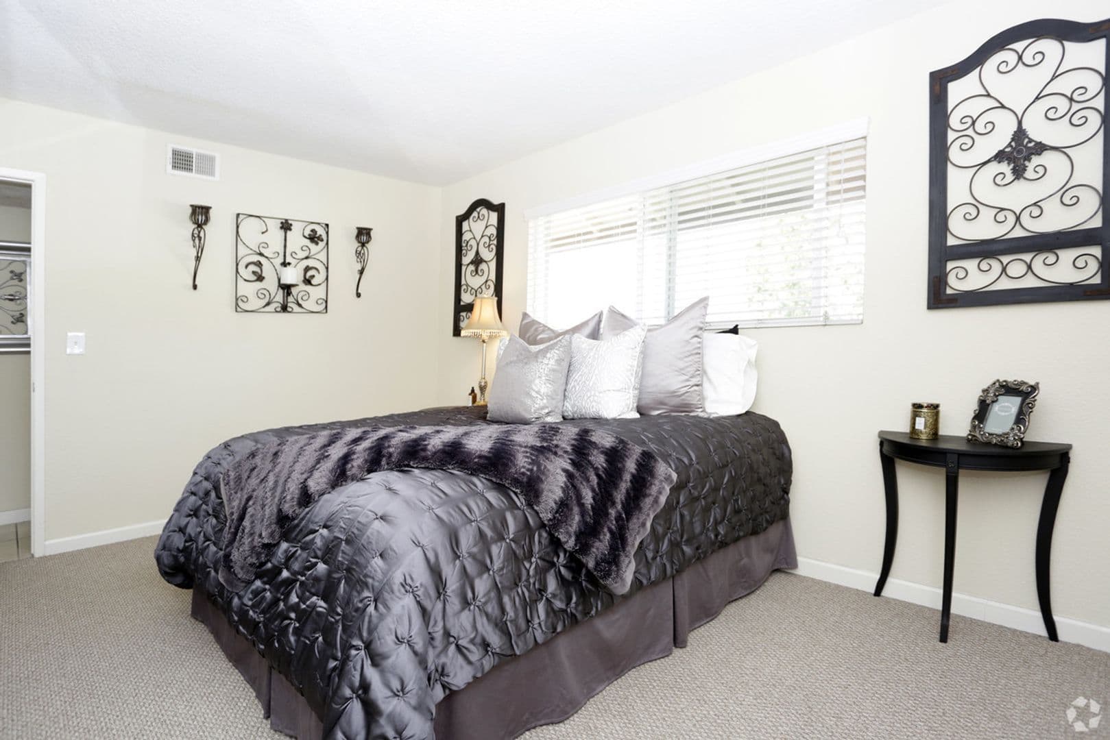 TUSTIN Apartment: 14382 REDHILL AVE