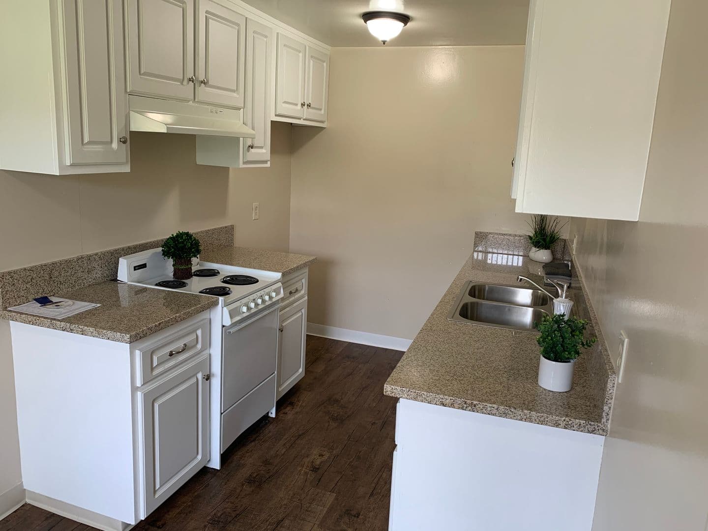 BUENA PARK Apartment: 5882 FULLERTON AVENUE