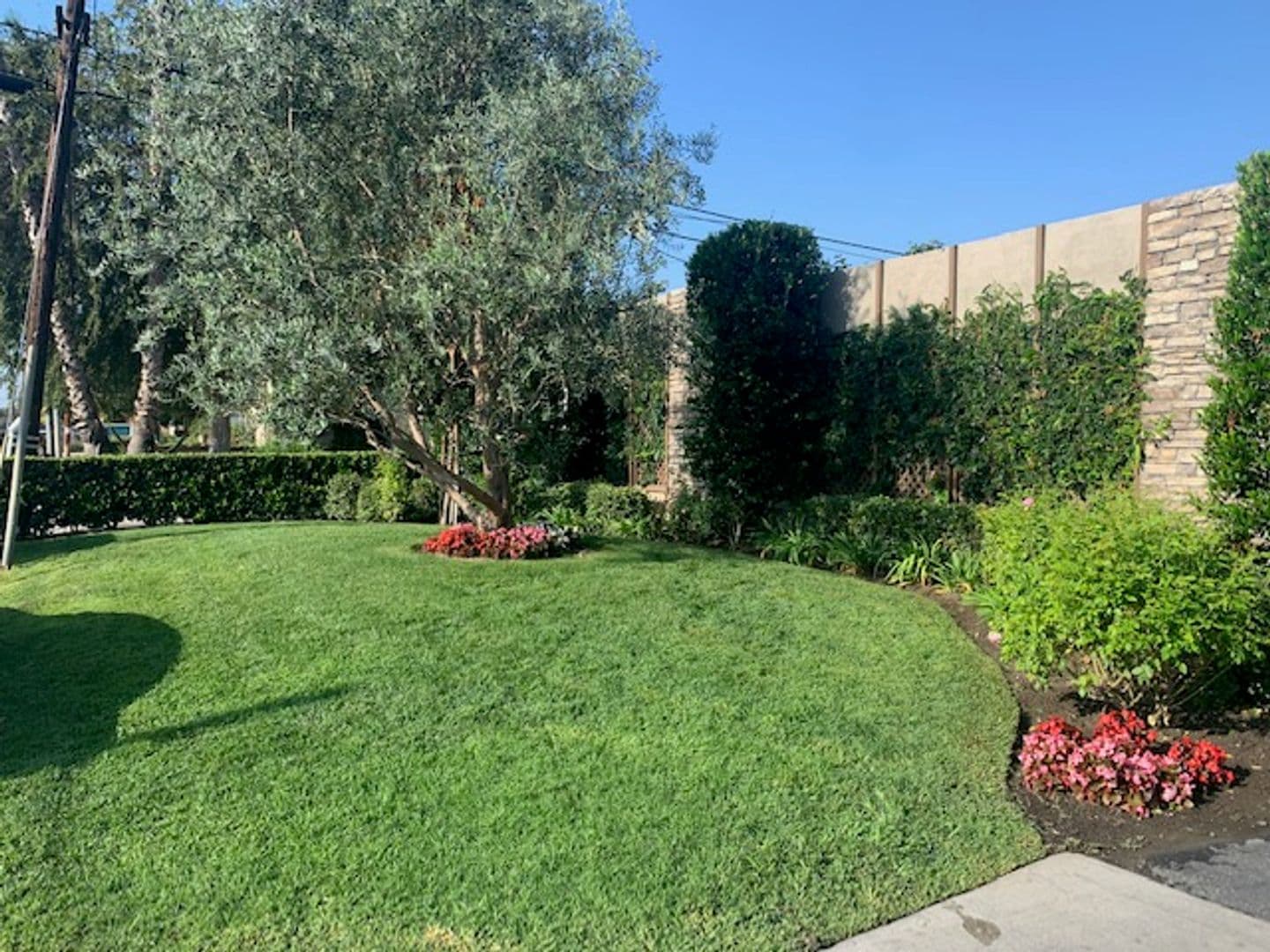 DOWNEY Apartment: 10333-35 LA REINA AVE.