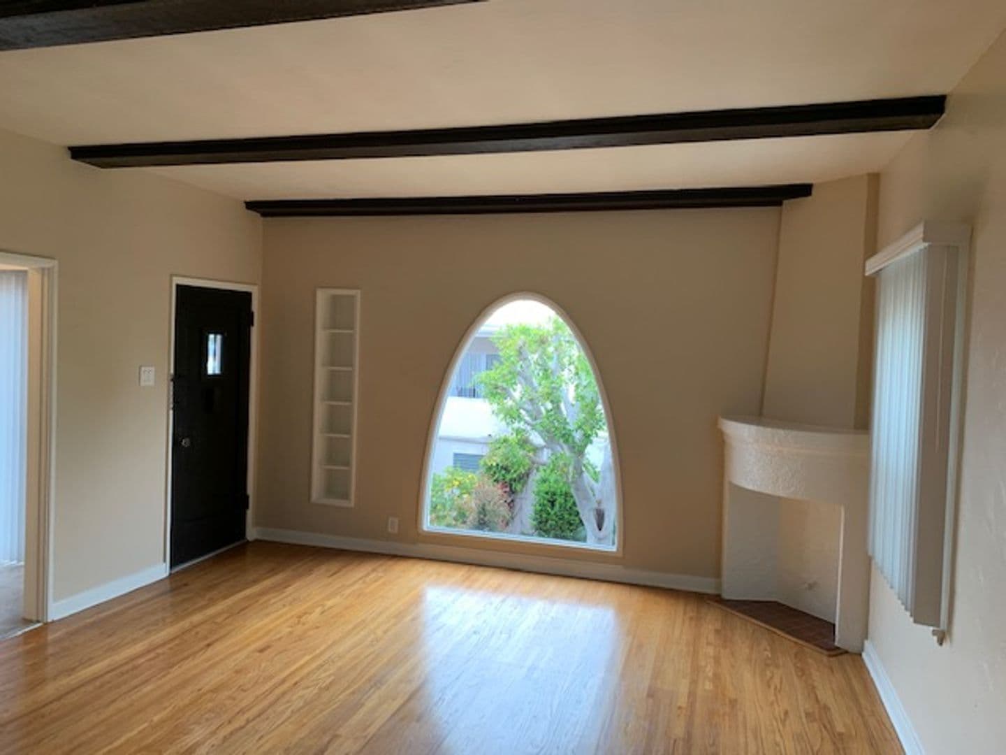 LONG BEACH Apartment: 3314 - 3330 E 2ND ST.