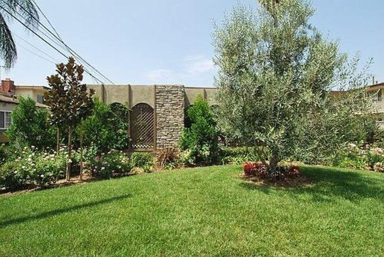 DOWNEY Apartment: 10333-35 LA REINA AVE.